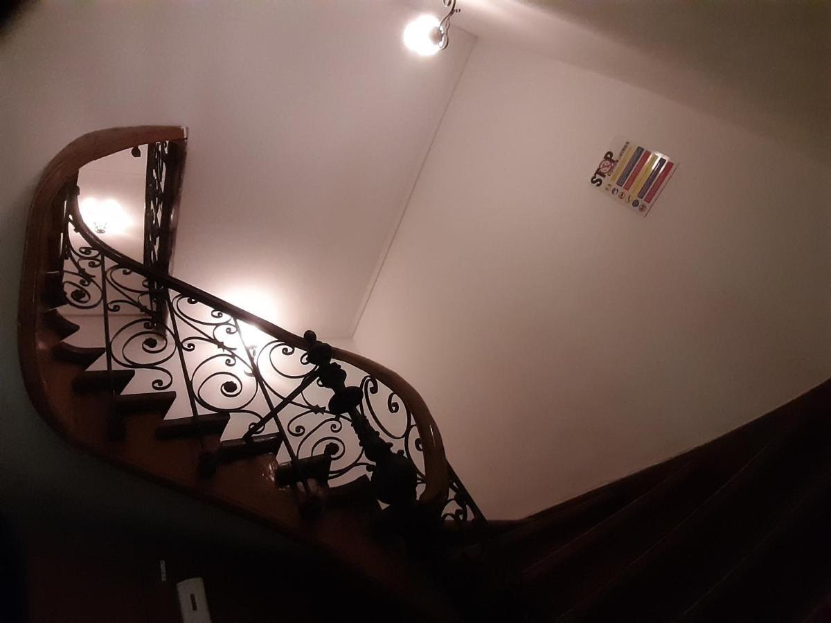 The Castle Of Piata Romana Hostel Bukarest Kültér fotó